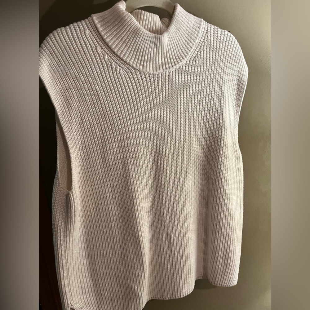 Abercrombie & Fitch cream turtle neck sweater